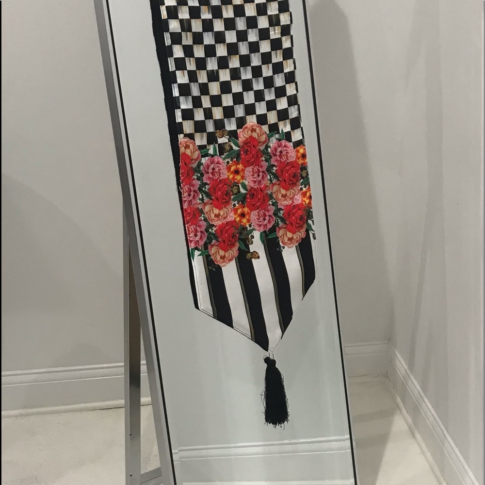 Table Runner / Courtley Check Pattern / Floral Accents / Tassles